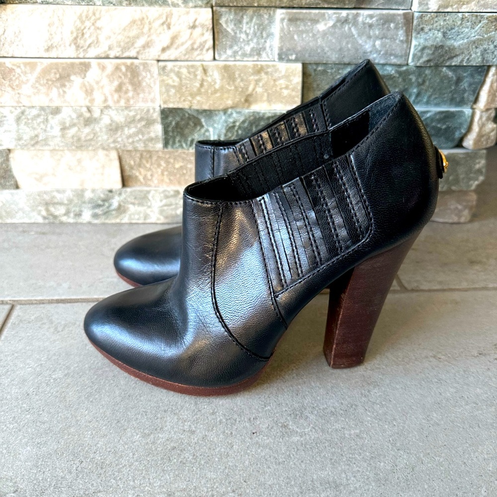 BCBG Vintage Leather Black Booties With Brown Wood Heels & Gold Accent Size 7